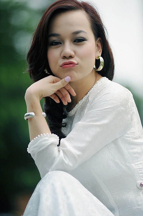 Cô nói thêm: Với Thu, tình cảm mà 2 người dành cho nhau là quan trọng nhất. Bởi nếu xuất phát từ tình cảm thì điều gì cũng có thể vượt qua. Chuyện lớn sẽ thành chuyện nhỏ, và chuyện nhỏ sẽ thành không có gì. Nếu không yêu nhau thì người ta sẽ không tha thứ được nhiều điều.(Theo Phununet) Cô nói thêm: Với Thu, tình cảm mà 2 người dành cho nhau là quan trọng nhất. Bởi nếu xuất phát từ tình cảm thì điều gì cũng có thể vượt qua. Chuyện lớn sẽ thành chuyện nhỏ, và chuyện nhỏ sẽ thành không có gì. Nếu không yêu nhau thì người ta sẽ không tha thứ được nhiều điều.(Theo Phununet)