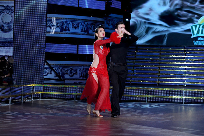 Giám khảo Khánh Thi: "Tôi thích phần biểu diễn của Anh Thư. Buổi chiều nay, tôi có xem Anh Thư tập luyện thì thấy lưng lỏng kinh khủng, như sợi bún ấy. Nhưng tối nay, tôi rất bất ngờ vì lưng anh thư hoàn toàn ...thoả mãn được tôi"