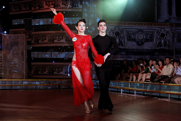 Anh Thư được BGK khen là có sự tiến bộ từng ngày. Cặp đôi nhận 35 điểm - số điểm cao thứ nhì đêm diễn.