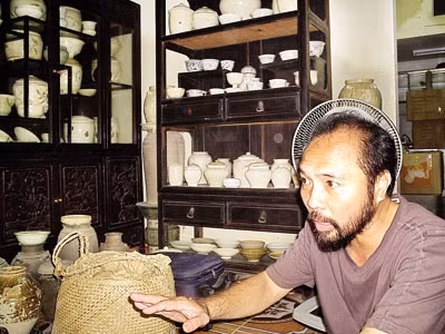 Phạm Dũng - học sỹ Xoày Trọng Chấm trong Hỏi xoáy đáp xoay là một tay chơi đồ cổ cự phách. >> Clip: Xuân Bắc trở lại, học sỹ Xoày Trọng Chấm thay thế GS Xoay