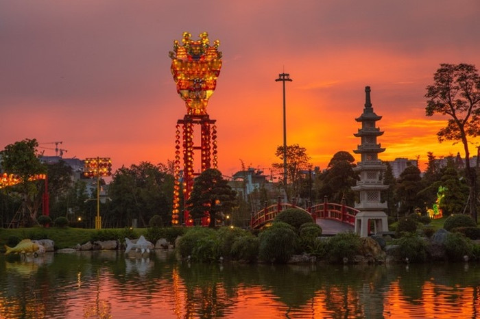 Hoàng hôn đỏ rực tạo nên khung cảnh lãng mạn chưa từng thấy Hoàng hôn đỏ rực tạo nên khung cảnh lãng mạn chưa từng thấy