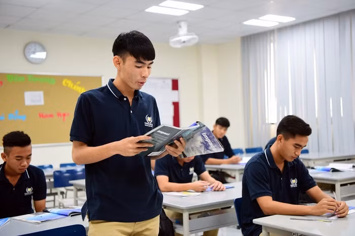 Học viên PVF được chăm lo toàn diện về chuyên môn, đời sống tinh thần. Các em được học tại Vinschool nhằm trang bị kiến thức, kỹ năng đầy đủ về văn hóa trên con đường trở thành cầu thủ chuyên nghiệp.