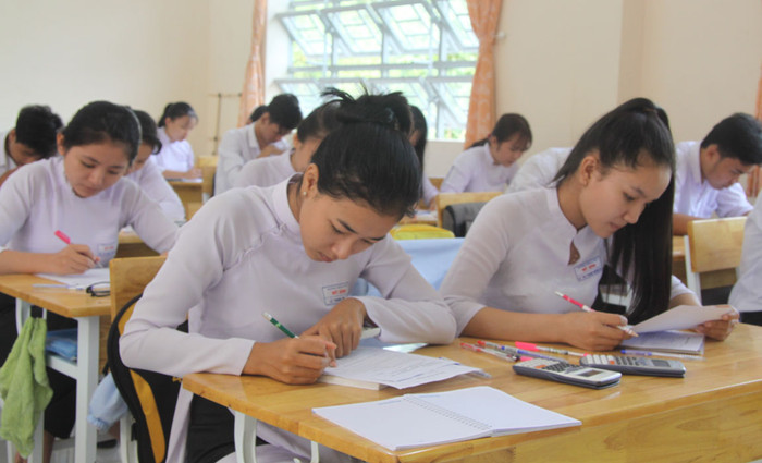 Học sinh lớp 12 ôn tập chuẩn bị kỳ thi quốc gia năm 2019. (Ảnh minh họa: Baolongan.vn) Học sinh lớp 12 ôn tập chuẩn bị kỳ thi quốc gia năm 2019. (Ảnh minh họa: Baolongan.vn)