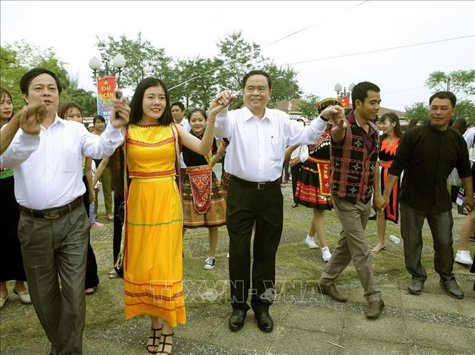 Chủ tịch Ủy ban Trung ương Mặt trận Tổ quốc Việt Nam Trần Thanh Mẫn dự khai mạc các hoạt động trong sự kiện Tuần Đại đoàn kết - Di sản văn hoá Việt Nam năm 2017 và Ngày hội Đại đoàn kết toàn dân tộc, tại Làng Văn hoá - Du lịch các dân tộc Việt Nam (Đồng Mô, Hà Nội), ngày 18/11/2017. Ảnh: Nguyễn Dân/TTXVN