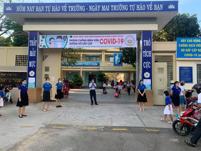 Trường Tiểu học Quang Trung (thành phố Vũng Tàu) đón học sinh đến trường sau kỳ nghỉ học phòng dịch Covid-19. (Ảnh do tác giả cung cấp)
