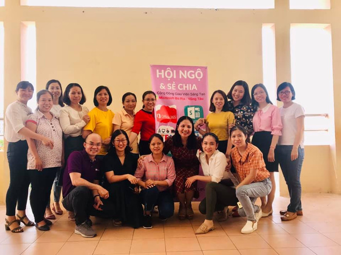 Cô Võ Thị Sương chia sẻ kinh nghiệm dạy học, trợ giúp giáo viên sử dụng công nghệ trong cộng đồng MIE Cô Võ Thị Sương chia sẻ kinh nghiệm dạy học, trợ giúp giáo viên sử dụng công nghệ trong cộng đồng MIE