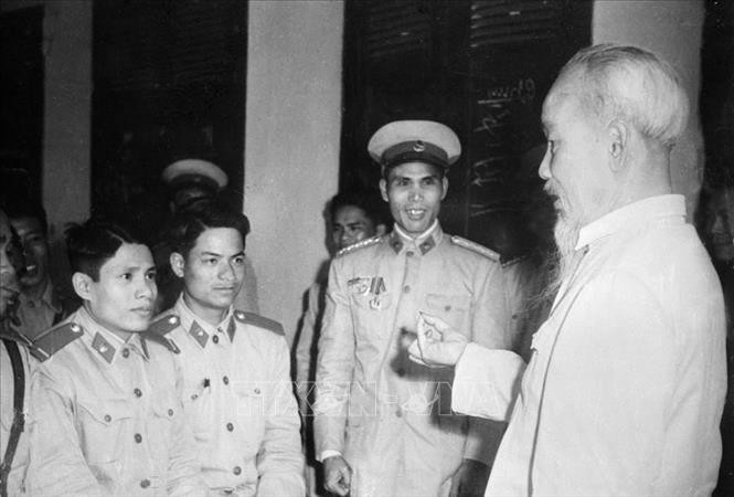 Sáu điều Bác dạy mãi là ngọn đuốc dẫn đường cho lực lượng Công an nhân dân Sáu điều Bác dạy mãi là ngọn đuốc dẫn đường cho lực lượng Công an nhân dân