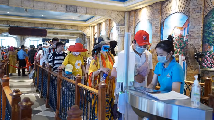 Du khách đến Sun World Hòn Thơm Nature Park