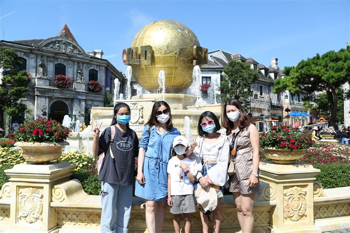 Du khách đến Bà Nà dịp lễ 30/4 Du khách đến Bà Nà dịp lễ 30/4