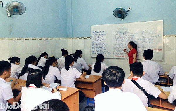 Giáo viên dạy thêm tại cơ sở ngoài trường học. (Ảnh minh họa: Baodongnai.com.vn) Giáo viên dạy thêm tại cơ sở ngoài trường học. (Ảnh minh họa: Baodongnai.com.vn)