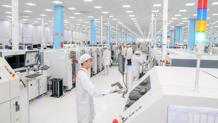 VinSmart hiện có tốc độ phát triển mạnh mẽ, đạt 16,7% thị phần điện thoại thông minh trong nước. VinSmart hiện có tốc độ phát triển mạnh mẽ, đạt 16,7% thị phần điện thoại thông minh trong nước.