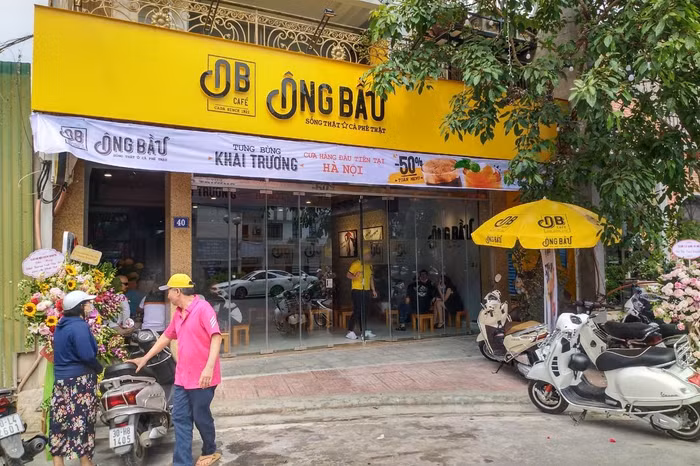 Cửa hàng cà phê Ông Bầu đầu tiên tại Hà Nội.