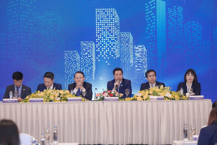 Năm 2020 VPI đặt mục tiêu đạt 2.002 tỷ đồng tổng doanh thu hợp nhất và 302 tỷ đồng lợi nhuận sau thuế hợp nhất. Năm 2020 VPI đặt mục tiêu đạt 2.002 tỷ đồng tổng doanh thu hợp nhất và 302 tỷ đồng lợi nhuận sau thuế hợp nhất.