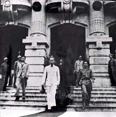 Lực lượng Cảnh vệ bảo vệ Bác Hồ tại kỳ họp thứ nhất, Quốc hội khóa I, ngày 2/3/1946. Ảnh: Tư liệu/ TTXVN phát Lực lượng Cảnh vệ bảo vệ Bác Hồ tại kỳ họp thứ nhất, Quốc hội khóa I, ngày 2/3/1946. Ảnh: Tư liệu/ TTXVN phát