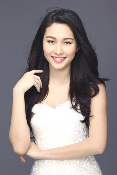 Bộ hình được thực hiện bởi stylist RinRin, make-up Tee Le và trang phục của nhà thiết kế Chung Thanh Phong. Bộ hình được thực hiện bởi stylist RinRin, make-up Tee Le và trang phục của nhà thiết kế Chung Thanh Phong.