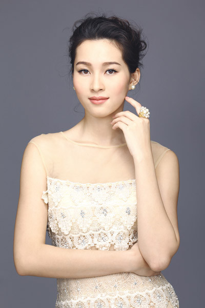 Người đẹp sinh ra và lớn lên trong một gia đình lao động ở Bạc Liêu. Người đẹp sinh ra và lớn lên trong một gia đình lao động ở Bạc Liêu.