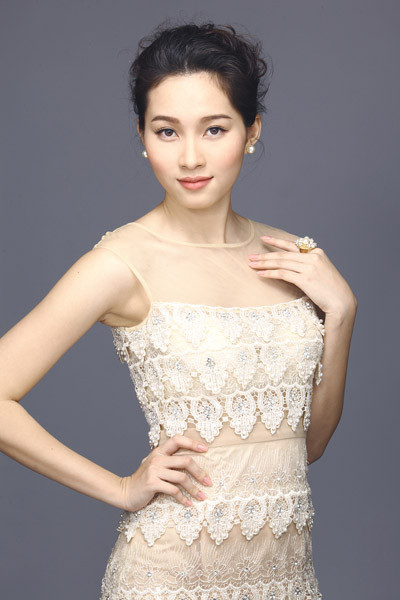 Cũng vì lý do này mà khi trở thành Hoa hậu Việt Nam 2012, cô luôn cố gắng vận động những Mạnh Thường Quân quyên tiền nhằm san sẻ một phần cơ cực, khó khăn của người dân nghèo. Cũng vì lý do này mà khi trở thành Hoa hậu Việt Nam 2012, cô luôn cố gắng vận động những Mạnh Thường Quân quyên tiền nhằm san sẻ một phần cơ cực, khó khăn của người dân nghèo.