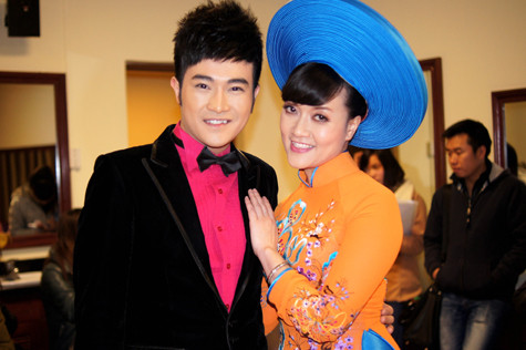 Minh Quân tham dự chương trình với ca khúc 'Dáng xuân' - mà anh viết riêng cho Gala chào xuân. Minh Quân tham dự chương trình với ca khúc 'Dáng xuân' - mà anh viết riêng cho Gala chào xuân.