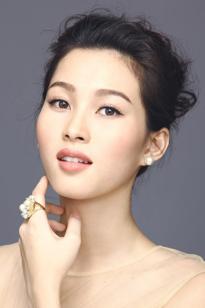 Từ khi đoạt vương miện, cô luôn đề cao trách nhiệm của một Hoa hậu với xã hội thông qua những chuyến đi từ thiện. Từ khi đoạt vương miện, cô luôn đề cao trách nhiệm của một Hoa hậu với xã hội thông qua những chuyến đi từ thiện.