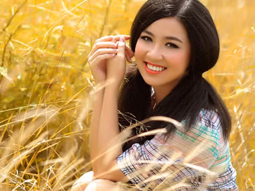 Diễn viên Lê Khánh nói về mẹ: "Mẹ là điều tuyệt vời nhất. Nếu bạn thần tượng một người nào đó sẽ có lúc bạn sụp đổ vì họ nhưng mẹ thì không bao giờ sụp đổ trong tâm trí bạn"