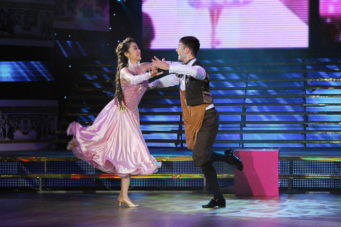 Nhạc sỹ Quốc Bảo đưa ra ý kiến, nếu Minh Hằng được điểm cao thì phải chia cho vũ công nam vì đã lựa chọn một bài hát rất vui khiến không ai có thể 'trùng xuống'. Nhạc sỹ Quốc Bảo đưa ra ý kiến, nếu Minh Hằng được điểm cao thì phải chia cho vũ công nam vì đã lựa chọn một bài hát rất vui khiến không ai có thể 'trùng xuống'.