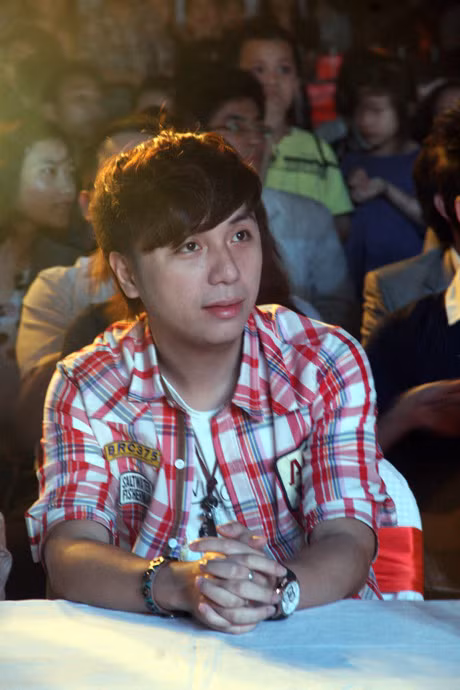 Thay mặt Báo Giáo dục Việt Nam, Minh Vương gửi lời mời tham gia cuộc thi Tìm kiếm Gương mặt nữ sinh trong mơ tới các bạn gái sinh viên trường Đại học Ngoại thương. ( Giaoduc.net.vn)