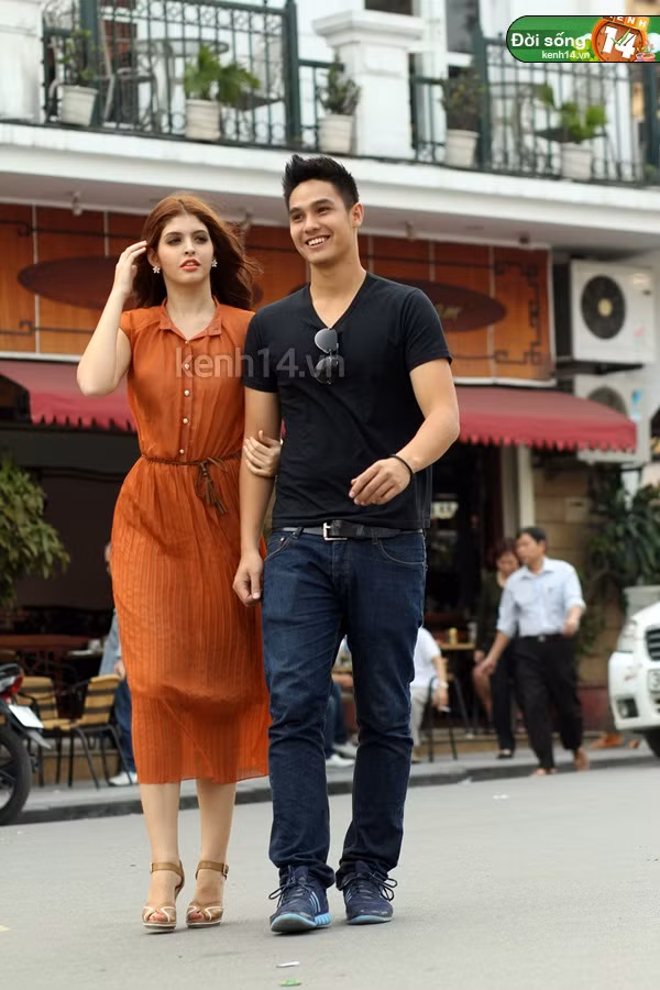 An nói thêm: Mình là một người mẫu chuyên nghiệp nên buộc phải trưởng thành hơn và ăn mặc "người lớn" hơn so với tuổi. Theo Andrea thì người mẫu thì phải trình diễn được tất cả các loại trang phục, nên Andrea cũng không thể nào từ chối được khi nhà thiết kế yêu cầu diễn một bộ trang phục gợi cảm phải không? (Theo Kênh 14)