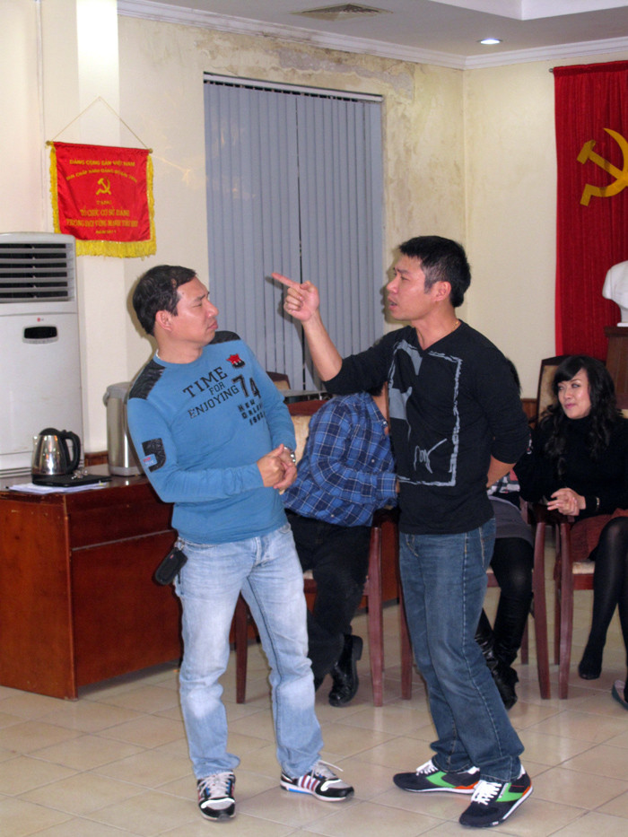 Công Lý 'dọa dẫm' Quang Thắng.