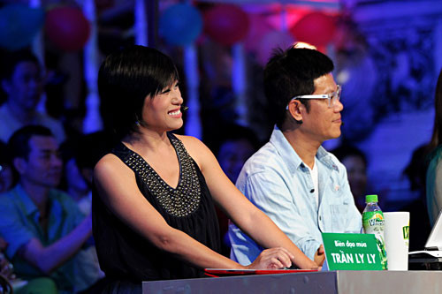 "Bạn vẫn nghĩ rằng tôi rời BNHV là vì sức ép dư luận? Nên nhớ là cho đến tận ngày hôm qua, bên Ban tổ chức (BTC) còn gọi điện cho tôi để cập nhật tình hình sức khỏe và hy vọng tôi sẽ chóng hồi phục để kịp sớm quay lại BNHV trước khi nó kết thúc", Nhạc sỹ Quốc Bảo bày tỏ trước thông tin nói anh từ bỏ giám khảo BNHV vì quá áp lực.