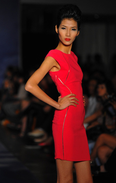 Voan, ren, chiffon, cotton, thun và lụa là các chất liệu chủ yếu được chọn để thực hiện các bộ sưu tập trong chương trình. (Theo Vnexpress)