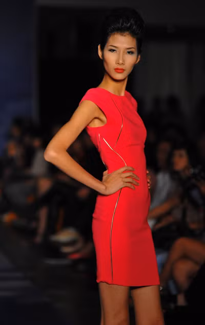 Voan, ren, chiffon, cotton, thun và lụa là các chất liệu chủ yếu được chọn để thực hiện các bộ sưu tập trong chương trình. (Theo Vnexpress)