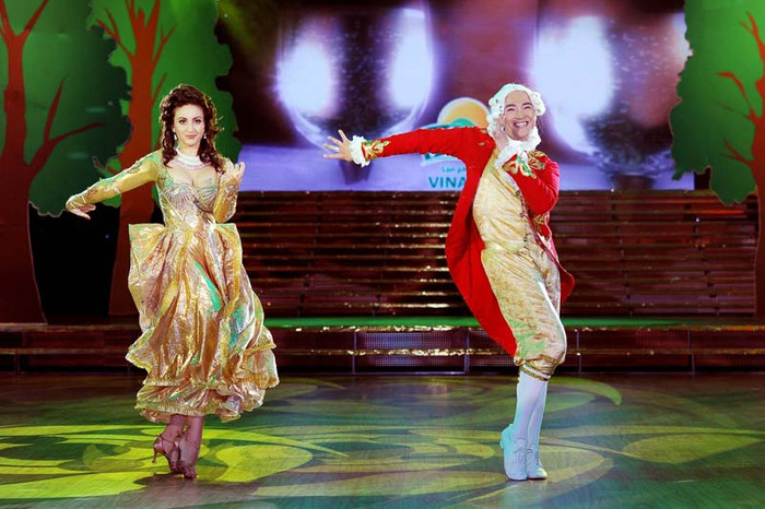 “Tôi chưa biết chính xác Minh Quân muốn gì ở bài nhảy. Anh làm tôi lơ lửng nên điểm tôi cho anh cũng sẽ lơ lửng”, Khánh Thi bày tỏ. “Tôi chưa biết chính xác Minh Quân muốn gì ở bài nhảy. Anh làm tôi lơ lửng nên điểm tôi cho anh cũng sẽ lơ lửng”, Khánh Thi bày tỏ.