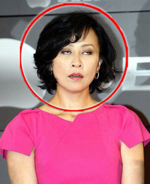 Lưu Gia Linh đang lâm vào trạng thái "nửa tỉnh, nửa mê" Lưu Gia Linh đang lâm vào trạng thái "nửa tỉnh, nửa mê"