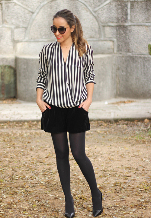 Chú ý đừng cài phần cổ quá hẹp, trông sẽ mất cân đối. Chú ý đừng cài phần cổ quá hẹp, trông sẽ mất cân đối.