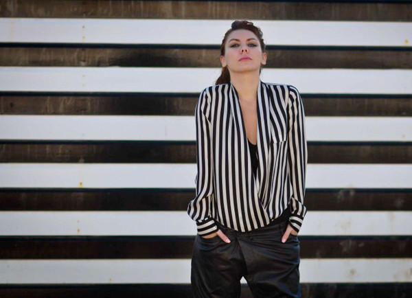 Bạn có thể mix nó cùng tanktop hoặc áo ống bên trong. Bạn có thể mix nó cùng tanktop hoặc áo ống bên trong.