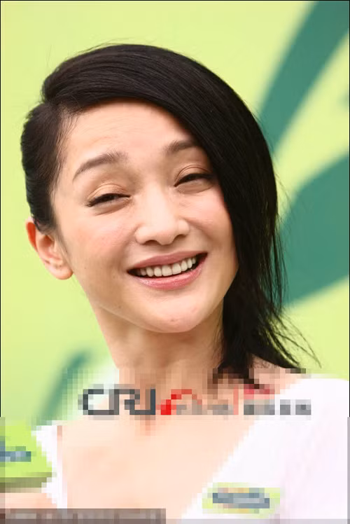 Nụ cười "không đỡ nổi" của Châu Tấn