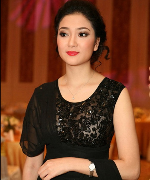 Hoa hậu Nguyễn Thị Huyền