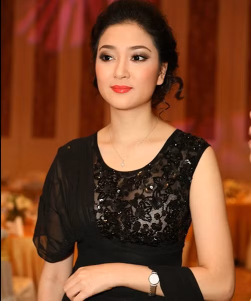 Hoa hậu Nguyễn Thị Huyền