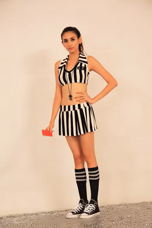 Siêu mẫu vàng 2008 sở hữu tỷ lệ cơ thể không cân đối, với phần ngực và thân to, còn từ hông đổ xuống lại lép kẹp