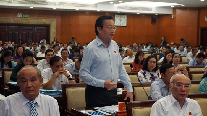 Ông Lê Hồng Sơn trong một lần họp Hội đồng nhân dân Thành phố Hồ Chí Minh (ảnh: H.L)