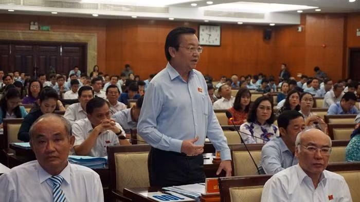 Ông Lê Hồng Sơn trong một lần họp Hội đồng nhân dân Thành phố Hồ Chí Minh (ảnh: H.L)