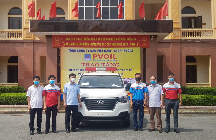 PVOIL tặng xe cứu thương phục vụ công tác phòng chống dịch COVID-19 cho huyện Kim Động, tỉnh Hưng Yên. PVOIL tặng xe cứu thương phục vụ công tác phòng chống dịch COVID-19 cho huyện Kim Động, tỉnh Hưng Yên.