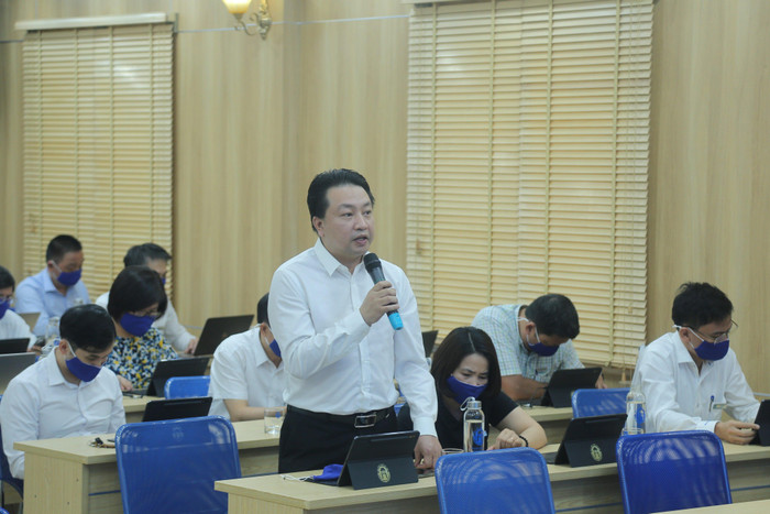 Thầy cô các phòng, ban, các khoa trả lời câu hỏi của học viên, sinh viên. Thầy cô các phòng, ban, các khoa trả lời câu hỏi của học viên, sinh viên.