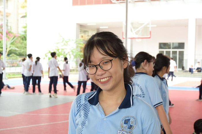 Cẩm Nhiên trong một tiết thể dục tại Trường Trung học phổ thông chuyên Lê Hồng Phong. Ảnh: Nhân vật cung cấp. Cẩm Nhiên trong một tiết thể dục tại Trường Trung học phổ thông chuyên Lê Hồng Phong. Ảnh: Nhân vật cung cấp.