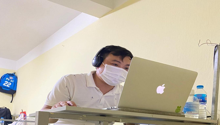 Dạy học trực tuyến ngay trong khu cách ly tập trung. Ảnh: Mai An. Dạy học trực tuyến ngay trong khu cách ly tập trung. Ảnh: Mai An.