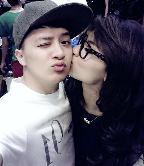 Cao Thái Sơn tiếp tục tung hình ảnh thân mật Hồng Quế, sau khi bị dân mạng "ném đá".