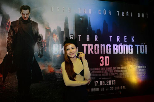 MC Việt Nga xuất hiện trong lễ ra mắt phim. MC Việt Nga xuất hiện trong lễ ra mắt phim.