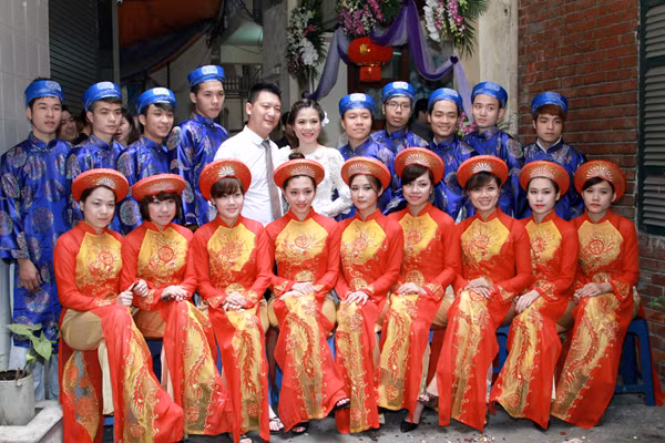 Theo một số nguồn tin, ông xã của Mỹ Dung tên là Tiến, sinh năm 1978, hơn cô dâu 4 tuổi.