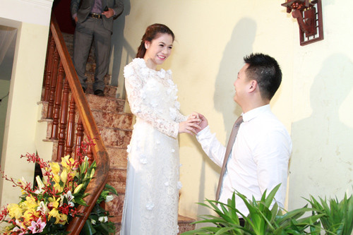 Những hình ảnh hạnh phúc của vợ chồng Mỹ Dung và gia đình hai bên.