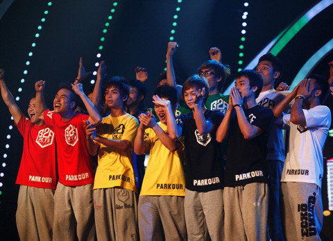 Gia Đình Bong Bóng vui mừng khi lọt thẳng vào vòng chung kết. Ảnh: Tạ Anh Tùng. Gia Đình Bong Bóng vui mừng khi lọt thẳng vào vòng chung kết. Ảnh: Tạ Anh Tùng.